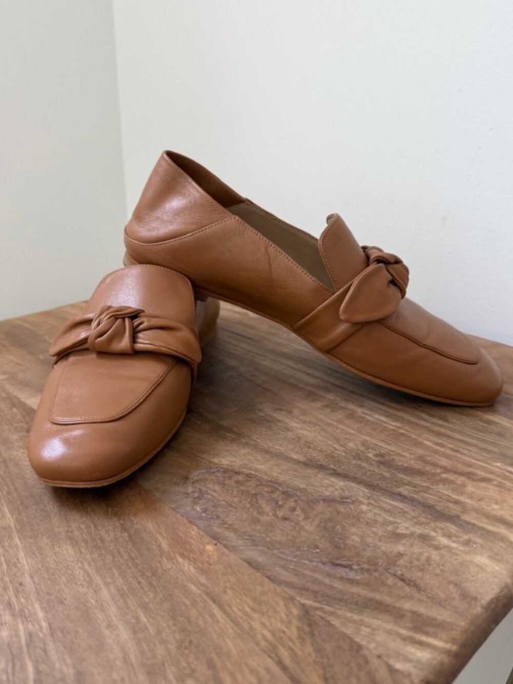 STUART WEITZMAN Tan Leather Knotted Twist Slip On Flat Loafers